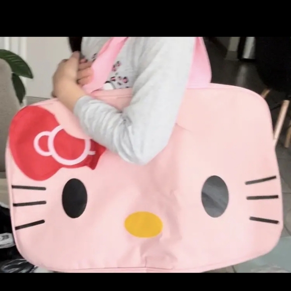 NEW Hello Kitty Waterproof Large Travel Bag w/extra Shoulder Strap - Picture 6 of 8